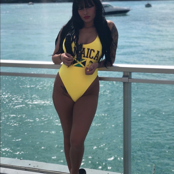 Yellow one piece - Picture 1 of 3